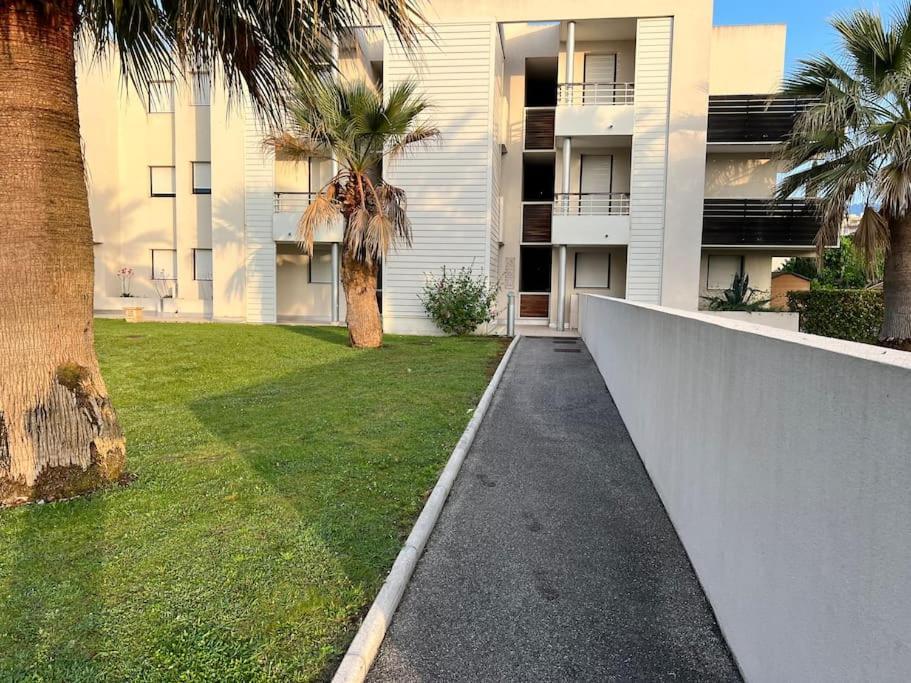 Luxury 3 Piece Garden Apartment In Cannes Marina ماندوليو لا نابول المظهر الخارجي الصورة