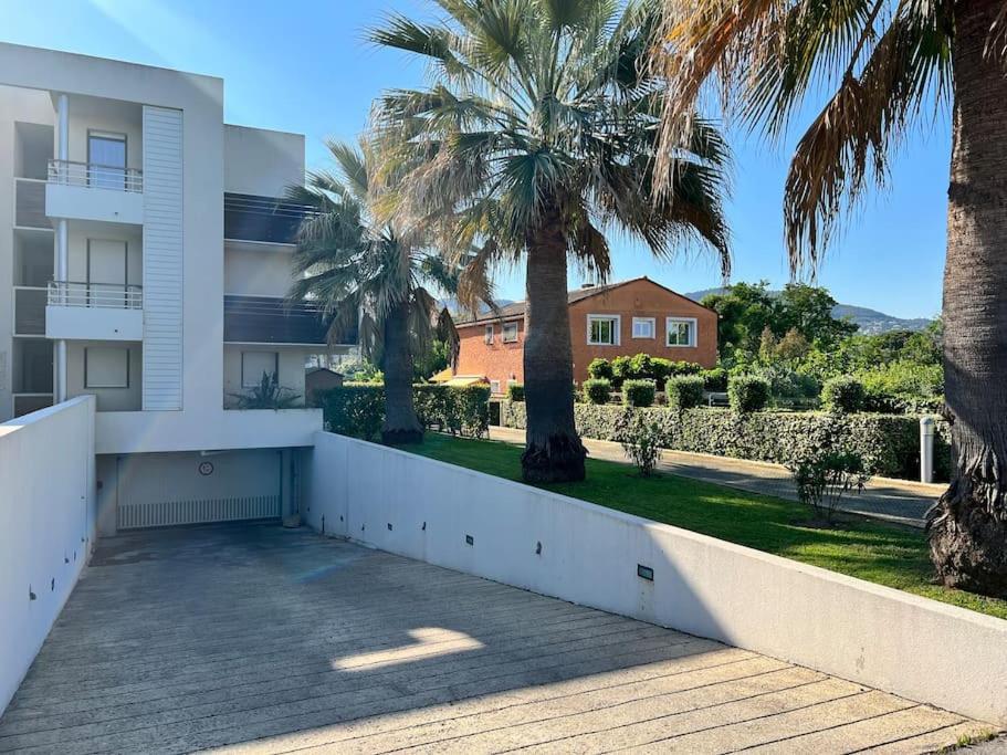 Luxury 3 Piece Garden Apartment In Cannes Marina ماندوليو لا نابول المظهر الخارجي الصورة